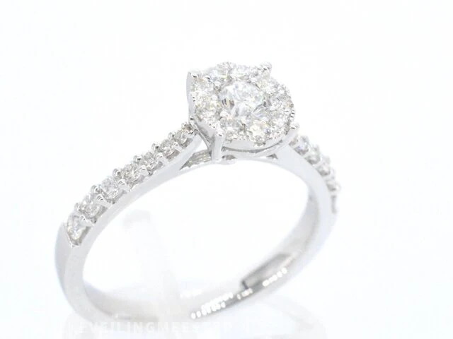 Witgouden entourage ring met briljant geslepen diamanten - afbeelding 5 van  10