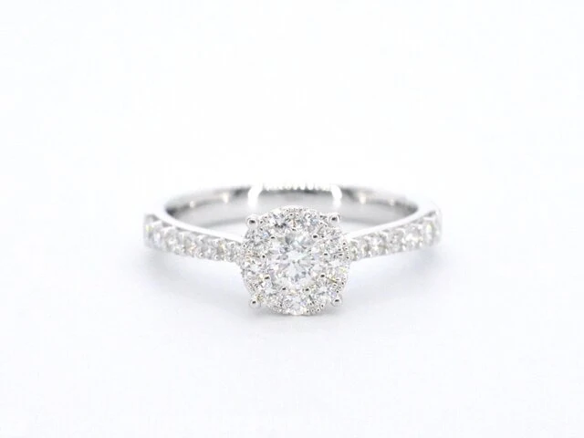 Witgouden entourage ring met briljant geslepen diamanten - afbeelding 7 van  10