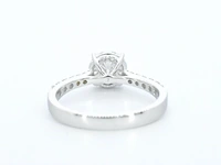 Witgouden entourage ring met briljant geslepen diamanten - afbeelding 8 van  10