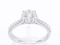 Witgouden entourage ring met briljant geslepen diamanten - afbeelding 1 van  9