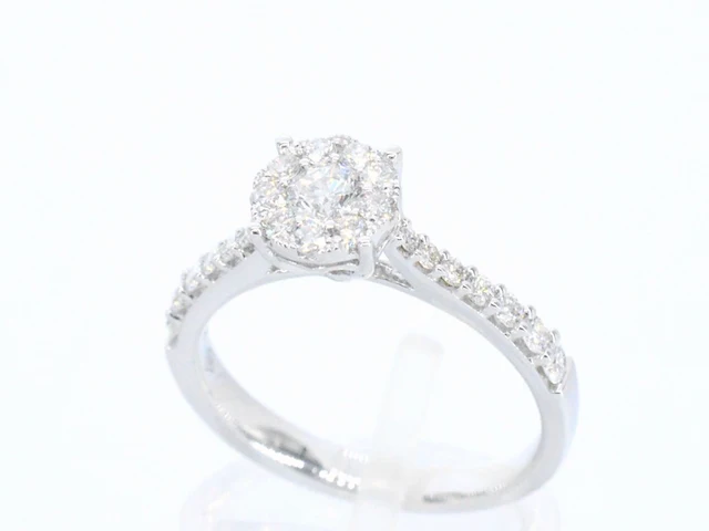 Witgouden entourage ring met briljant geslepen diamanten - afbeelding 3 van  9