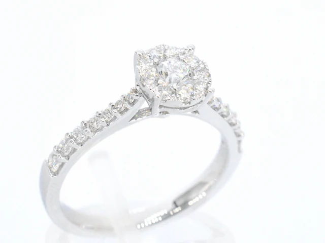 Witgouden entourage ring met briljant geslepen diamanten - afbeelding 4 van  9