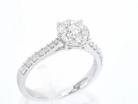 Witgouden entourage ring met briljant geslepen diamanten - afbeelding 4 van  9