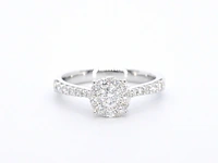Witgouden entourage ring met briljant geslepen diamanten - afbeelding 6 van  9