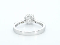 Witgouden entourage ring met briljant geslepen diamanten - afbeelding 7 van  9