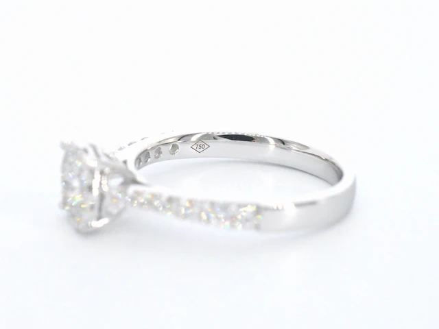 Witgouden entourage ring met briljant geslepen diamanten - afbeelding 9 van  9