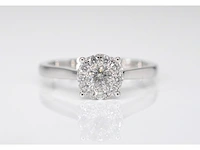Witgouden entourage ring met briljant geslepen diamanten - afbeelding 3 van  7