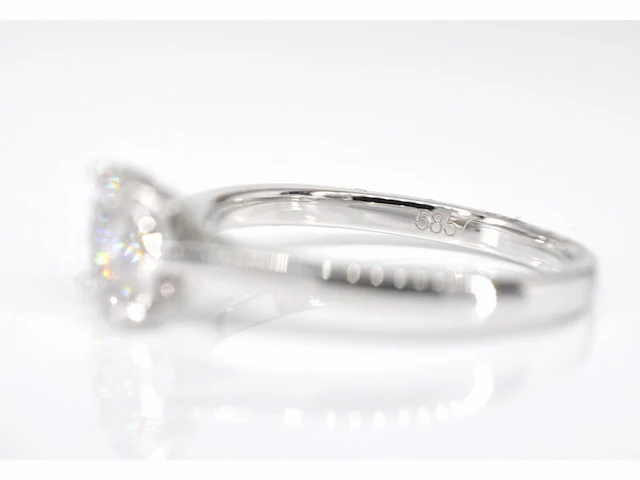 Witgouden entourage ring met briljant geslepen diamanten - afbeelding 5 van  7