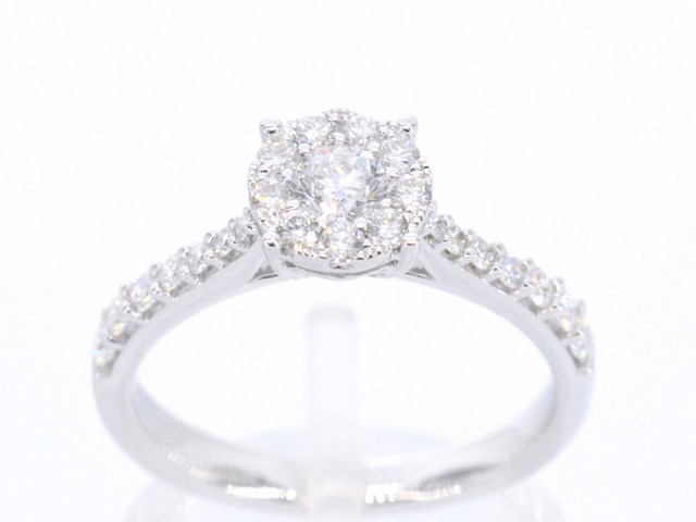 Witgouden entourage ring met briljant geslepen diamanten - afbeelding 1 van  9