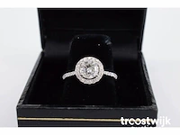 Witgouden entourage ring met centrale diamant van 0.90 carat - afbeelding 5 van  7
