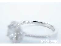 Witgouden entourage ring met centrale diamant van 0.90 carat - afbeelding 7 van  7