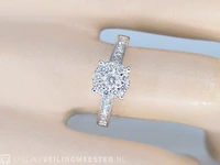 Witgouden entourage ring met diamanten 0.70 carat - afbeelding 2 van  7