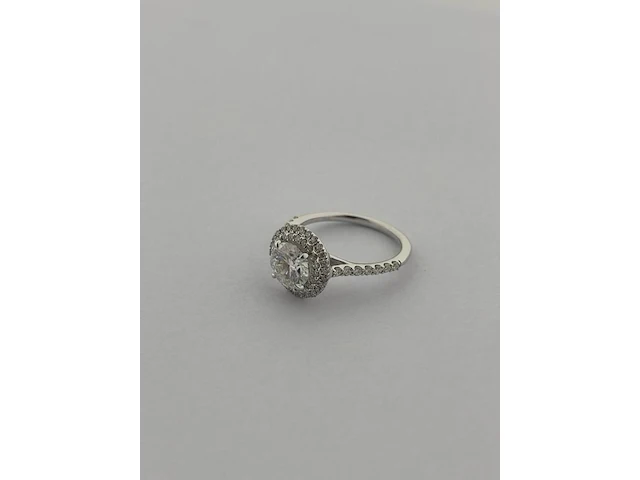 Witgouden entourage ring met diamanten en een briljant - natuurlijk - afbeelding 1 van  9