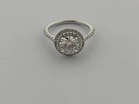 Witgouden entourage ring met diamanten en een briljant - natuurlijk - afbeelding 2 van  9