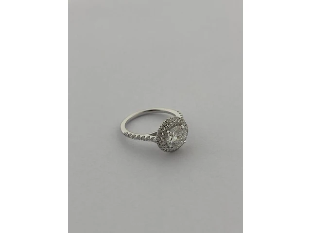 Witgouden entourage ring met diamanten en een briljant - natuurlijk - afbeelding 3 van  9