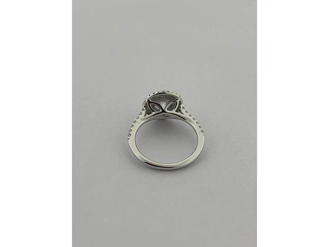Witgouden entourage ring met diamanten en een briljant - natuurlijk - afbeelding 4 van  9