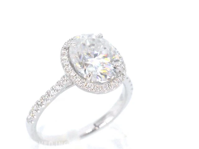 Witgouden entourage ring met diamanten en een gemaakte ovale briljant - afbeelding 5 van  10