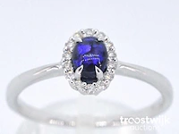 Witgouden entourage ring met diamanten en natuurlijke opaal