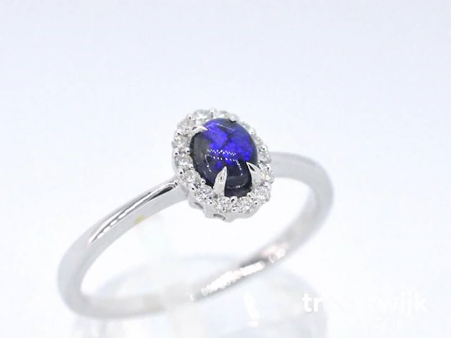 Witgouden entourage ring met diamanten en natuurlijke opaal - afbeelding 5 van  10