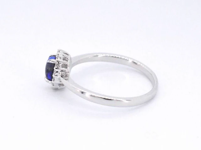 Witgouden entourage ring met diamanten en natuurlijke opaal - afbeelding 6 van  10
