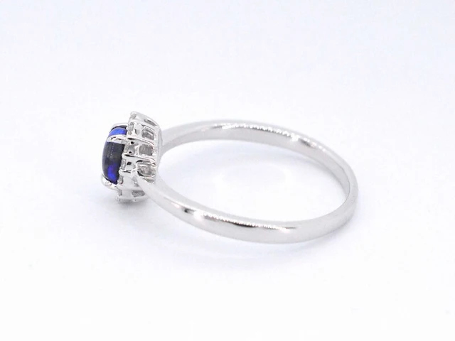 Witgouden entourage ring met diamanten en natuurlijke opaal - afbeelding 5 van  10