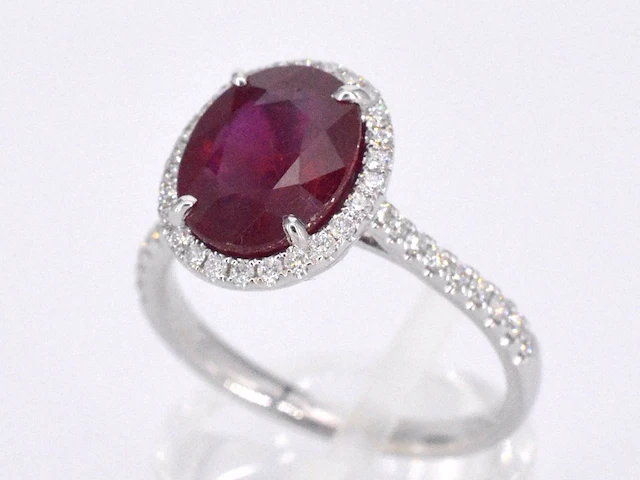 Witgouden entourage ring met diamanten en robijn - afbeelding 4 van  9