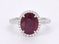 Witgouden entourage ring met diamanten en robijn - afbeelding 6 van  9