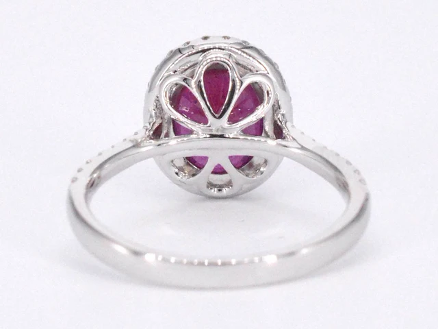 Witgouden entourage ring met diamanten en robijn - afbeelding 7 van  9