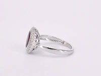 Witgouden entourage ring met diamanten en robijn - afbeelding 5 van  8