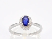 Witgouden entourage ring met diamanten en saffier - afbeelding 1 van  12