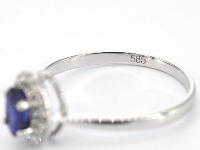 Witgouden entourage ring met diamanten en saffier - afbeelding 12 van  12