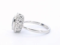 Witgouden entourage ring met diamanten en saffier - afbeelding 7 van  11