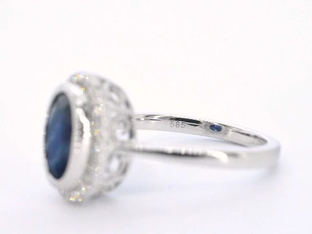 Witgouden entourage ring met diamanten en saffier - afbeelding 11 van  11