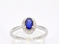 Witgouden entourage ring met diamanten en saffier - afbeelding 1 van  14