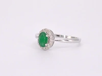 Witgouden entourage ring met diamanten en smaragd - afbeelding 10 van  11