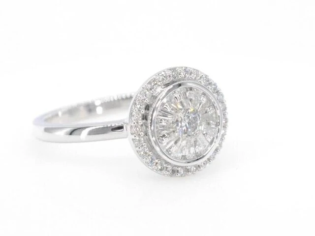 Witgouden entourage ring met diamanten - afbeelding 2 van  7