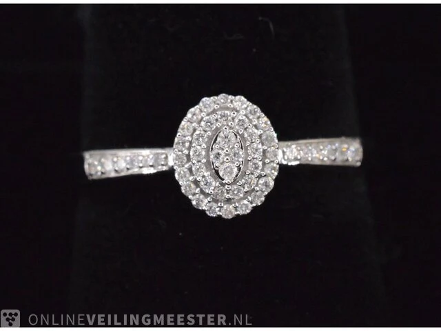 Witgouden entourage ring met diamanten - afbeelding 6 van  6