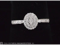 Witgouden entourage ring met diamanten - afbeelding 6 van  6
