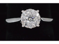 Witgouden entourage ring met diamanten - afbeelding 1 van  5