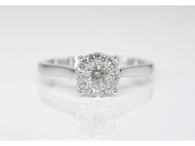 Witgouden entourage ring met diamanten - afbeelding 3 van  5