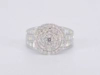 Witgouden entourage ring met diamanten - afbeelding 8 van  11