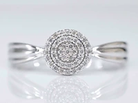 Witgouden entourage ring met diamanten - afbeelding 1 van  9