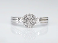 Witgouden entourage ring met diamanten - afbeelding 6 van  9