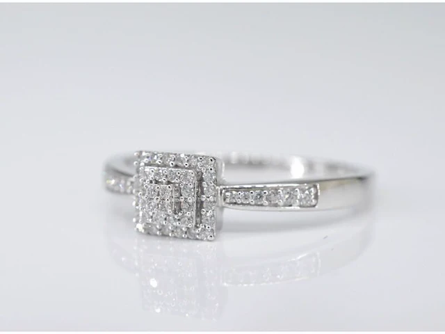 Witgouden entourage ring met diamanten - afbeelding 3 van  9