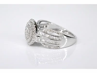 Witgouden entourage ring met diamanten - afbeelding 4 van  5