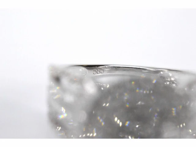 Witgouden entourage ring met diamanten - afbeelding 5 van  5