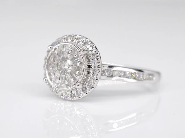 Witgouden entourage ring met diamanten - afbeelding 4 van  5