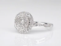 Witgouden entourage ring met diamanten - afbeelding 4 van  5