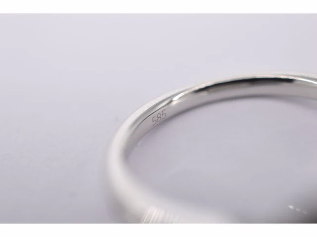 Witgouden entourage ring met diamanten - afbeelding 5 van  5