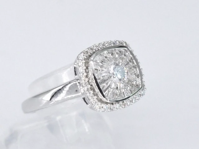 Witgouden entourage ring met diamanten - afbeelding 3 van  9